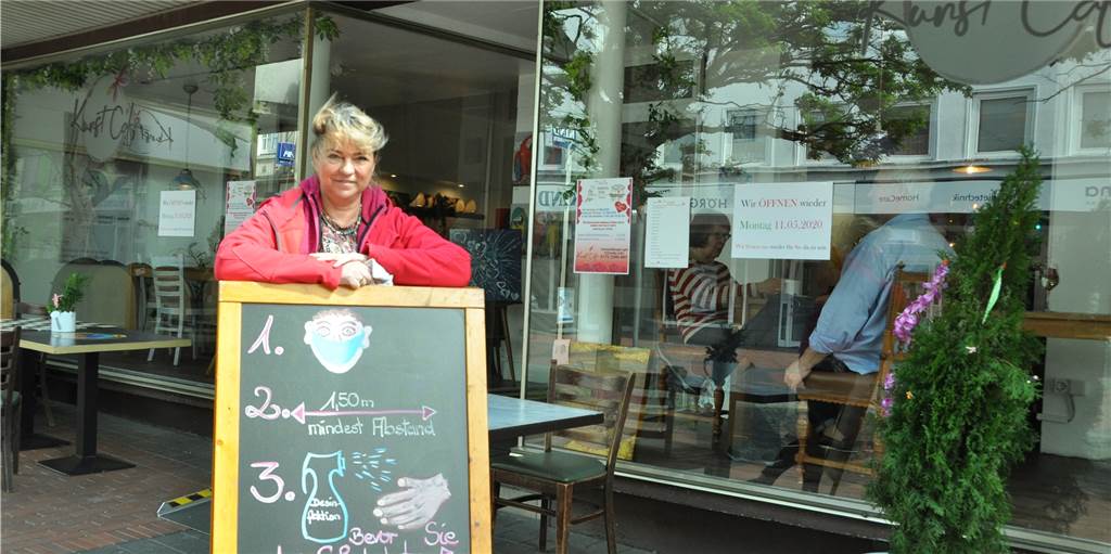 Lockerungen in der Krise: So öffnen die Restaurants in Lünen wieder Sandra Fasse darf ihr Kunst-Café wieder öffnen - am Montag waren schon die ersten Gäste wieder da.