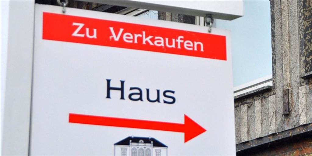 Kaufen oder warten? Wie sich Corona auf den Immobilienmarkt auswirkt Ergibt der Hauskauf in Corona-Zeiten Sinn - oder werden die Preise womöglich implodieren? Die Banken in Selm haben eine klare Position.