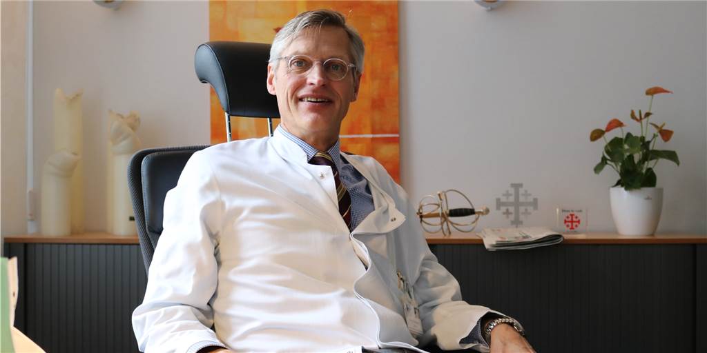 Irritation um Auflagen: Maskenpflicht für Mütter bei Entbindung? Dr. Michael Glaßmeyer, Chefarzt aus dem St. Rochus Hospital in Castrop-Rauxel hält eine Maskenpflicht bei einer Entbindung für bedenklich.