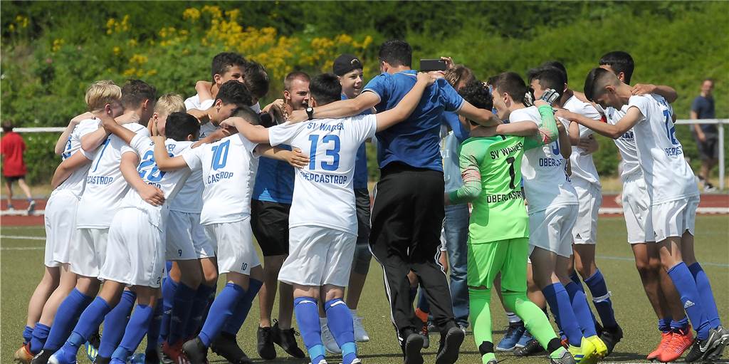 Vier Nachwuchs-Fußballteams aus Castrop-Rauxel steigen auf Jubel beim SV Wacker Obercastrop: Der Klub feiert gleich zwei Aufstiege im Juniorenbereich.