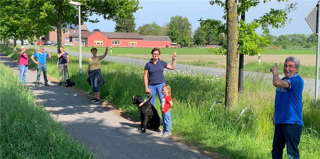 EPS-Plage in Werne: Die Saison für die Giftraupen-Bekämpfung hat begonnen Rund 25 Eichen stehen in der Pagensstraße. Die Anwohner haben bereits die ersten Eichenprozessionsspinner entdeckt. Im vergangenen Jahr haben die Anwohner den Fußweg nicht genutzt, um sich vor den Brennhaaren zu schützen. In diesem Jahr soll sich das ändern, verspricht die Stadt.