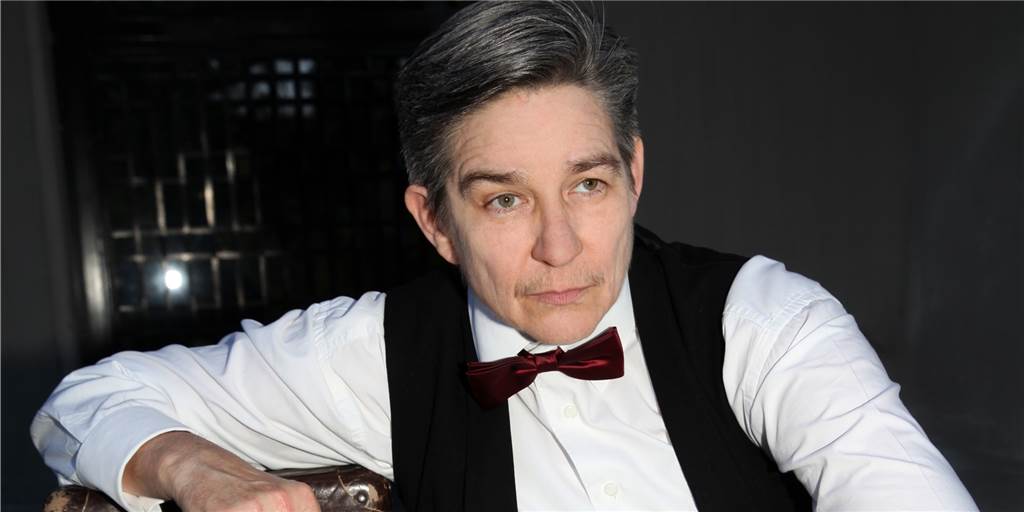 Lüner Schauspielerin: „Würde auch Regale im Supermarkt auffüllen“ Sigrid Grajek in einer Szene aus ihrem neuen Theaterstück, das im Januar in Berlin Premiere hatte.