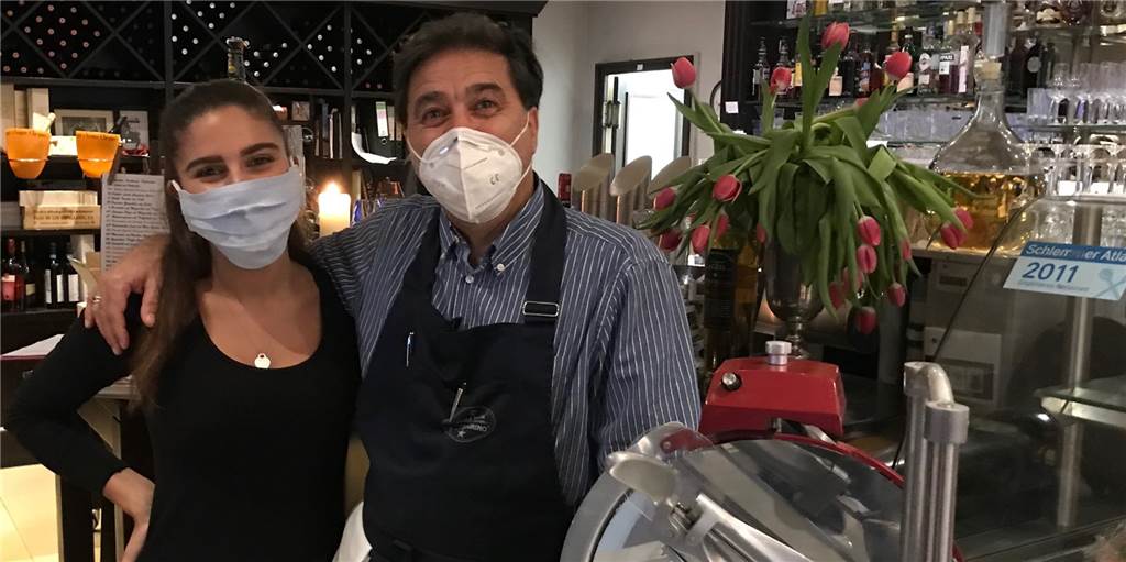 Restaurantbesuch in Lünen: Ein kurioser Corona-Abend im Bella Italia Antonio Rizzo und Tochter Joséphine sind froh, ihr Restaurant "Bella Italia" wieder öffnen zu können - wenn auch mit strengen Auflagen.