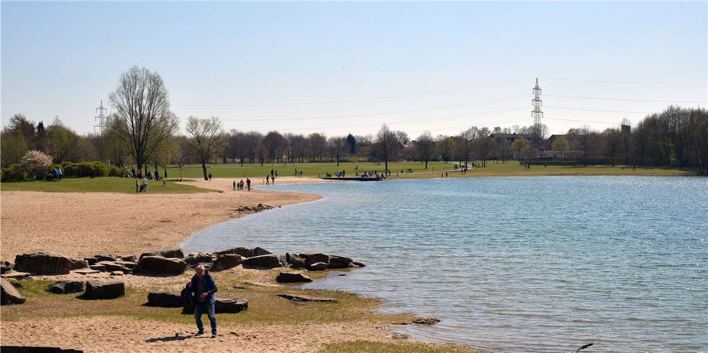 Strenge Baderegeln im Seepark - weniger Akzeptanz für Corona-Maßnahmen Sitzen verboten, liegen verboten, Baden erlaubt: Der Seepark in Horstmar.