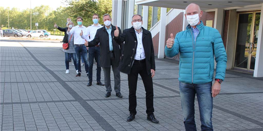 Blutspende im Hansesaal sorgt in Corona-Zeiten für Rekordteilnahme Daumen hoch für die wichtige Blutspendenaktion des DRK Lünen am Sonntag (17.5.) im Hansesaal.
