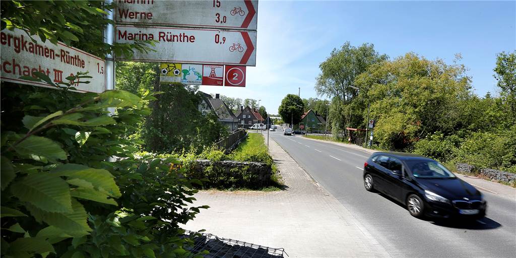 Neuer Radweg von Rünthe nach Lünen soll sogar eine Beleuchtung bekommen Der neue geplante Radweg Bergkamen-Lünen soll an der Kreuzung der Klöcknerbahntrasse mit der Rünther Straße beginnen. Die Trasse soll zum Radschnellweg RS1 werden. Dann wäre auch die Marina gut an den Ortsteil angebunden.