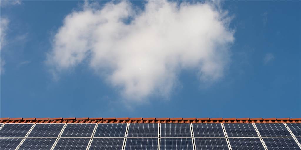 Sonnenstrom soll in der „Wolke“ gespeichert werden Sonnenstrom soll in der „Wolke“ gespeichert werden