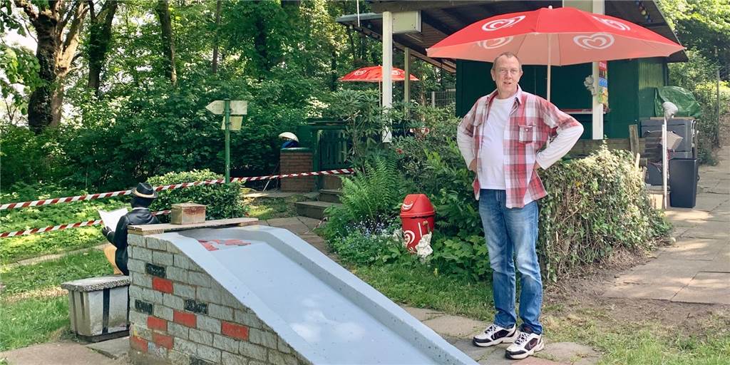 Eine der wenigen Minigolfanlagen in Dortmund mit Betonbahn. Arnim Temmler hat sie wieder hergerichtet.