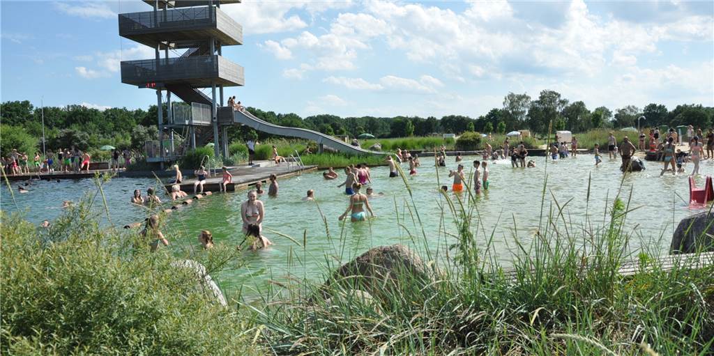 Abstandsregeln werden die Freibadsaison 2020 bestimmen - auch im Naturbad Olfen.