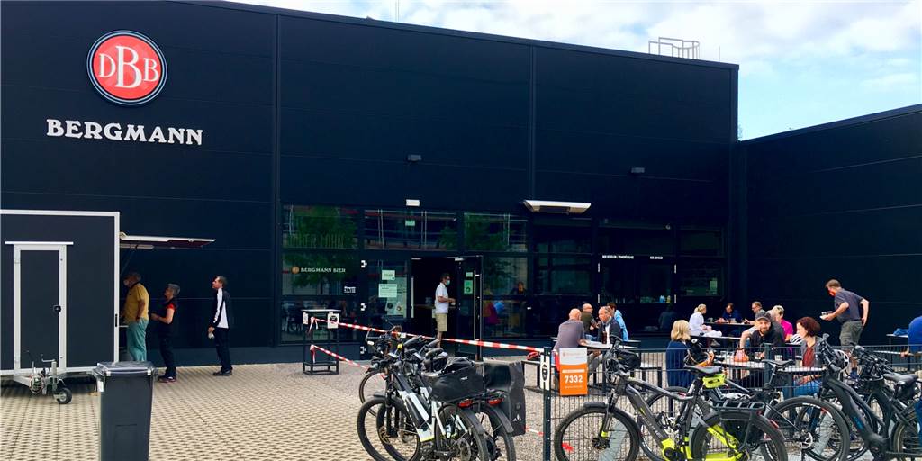 Stehbierhalle der Bergmann-Brauerei wappnet sich fürs lange Wochenende Die Stehbierhalle der Bergmann-Brauerei auf Phoenix-West ist wieder geöffnet.