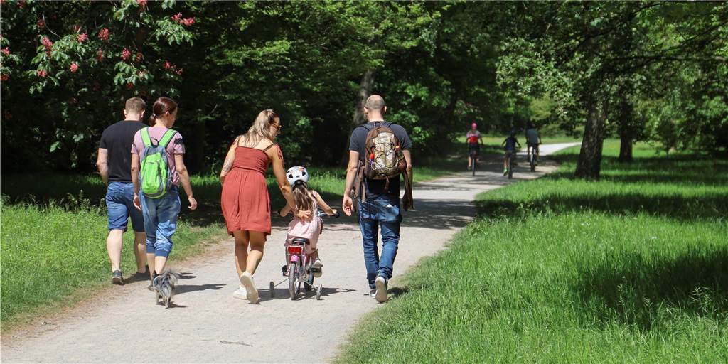 Vatertag in Lünen: Kontrollen und Familienausflüge in der Corona-Krise Viele Lüner Familien nutzten das schöne Wetter am Vatertag für Spaziergänge oder Fahrradtouren.