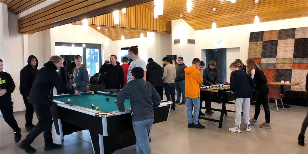 Jugendzentrum Sunshine bleibt aktuell noch geschlossen Szenen wie diese, als schon am ersten Tag der Wiedereröffnung Kicker und Billardtisch im Jugendzentrum Sunshine dicht umlagert waren, sind derzeit nicht möglich.