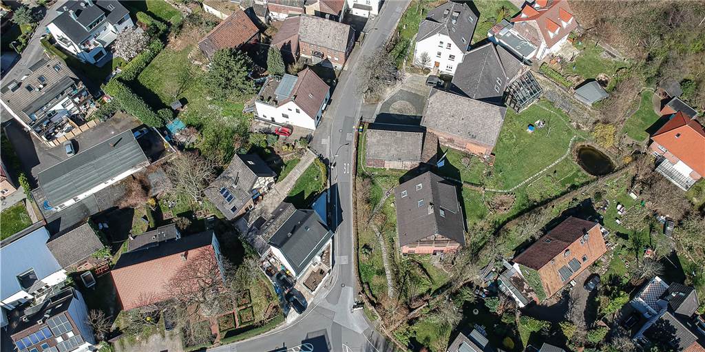 Ein ganzes Dorf wehrt sich gegen den Abriss seiner Kult-Kneipe Ein Teil des alten Ortskerns von Berghofen: in der Mitte oben (weißer Giebel) die Gaststätte zum Steigerturm.