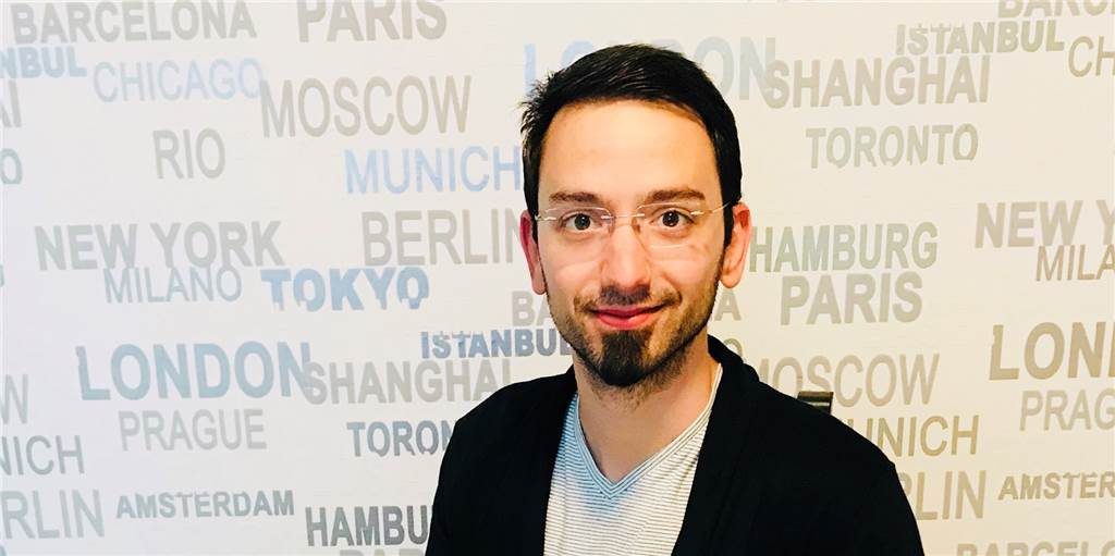 Ahauser schreibt Horrorthriller – Das Einzelkind kommt uns holen Der Ahauser Daniel Jaro hat seinen ersten Roman geschrieben.