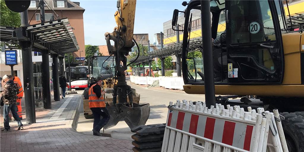 Bauarbeiten am Busbahnhof am Münsterplatz machen Fortschritte Der barrierefreie Busbahnhof ist in der Entstehung. Die Arbeiten am Münsterplatz in Castrop-Rauxel befinden sich im Zeitplan.