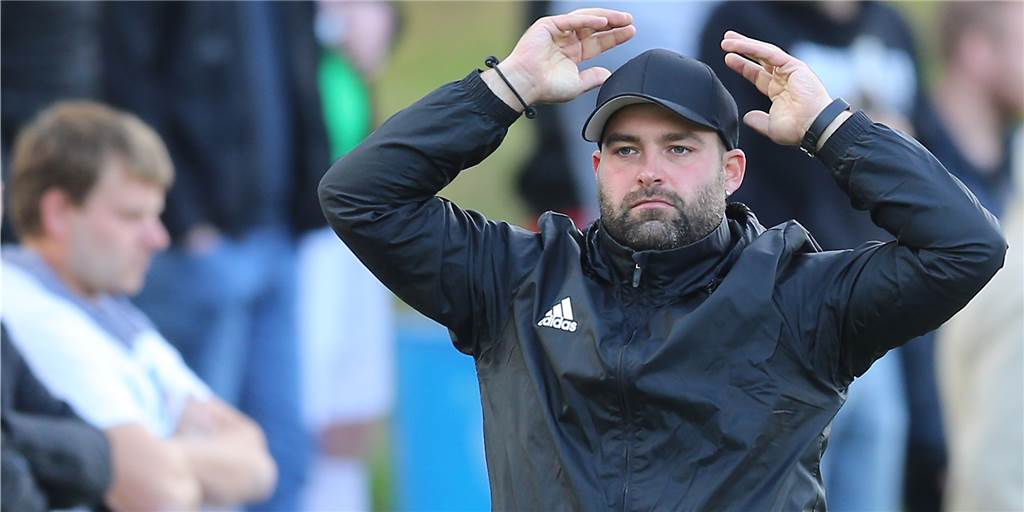 Öffnet sich für Victoria Habinghorst noch die Tür zur Kreisliga A? Zwischen Hoffen und Bangen: Victoria-Trainer Danny Jordan. Sein Team könnte profitieren, wenn der Kreisvorstand einen Nachrücker zulässt.