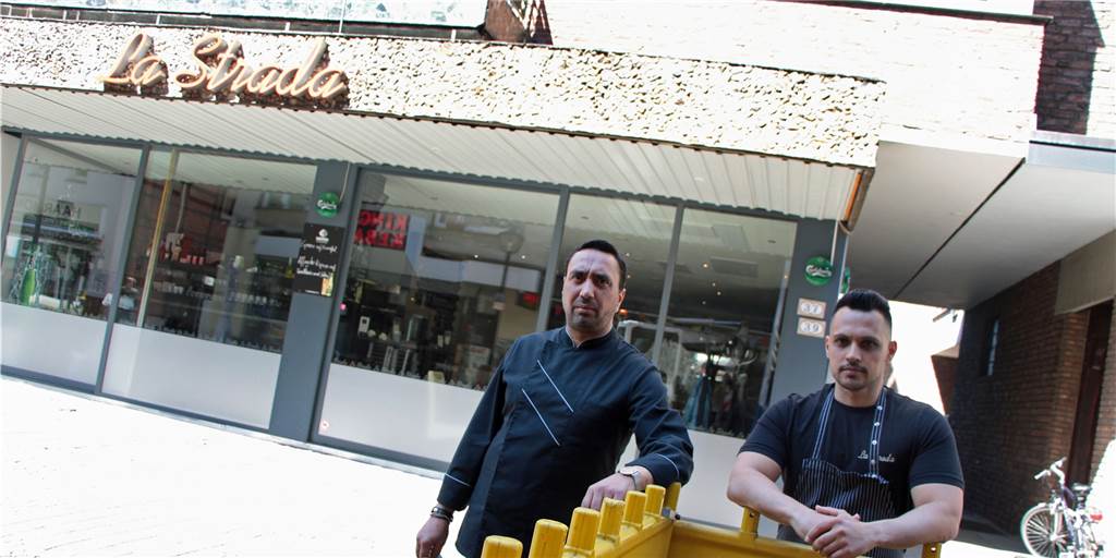 Jetzt also doch: Kehrtwende in Sachen Bonenstraßen-Ausbau in Werne Die Wirte Salvatore Pisanelli von der Tapas Bar Mediterraneo (l.) und Toni Macculi von der Pizzeria La Strada wollten eine Verschiebung der Baustelle vor ihrer Haustür. Dem stimmt der Bürgermeister jetzt zu.