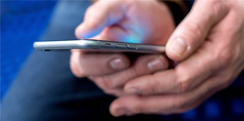 23 Jahre alter Vredener lädt Kinderpornografie bei Facebook hoch Auf dem Mobiltelefon eines Vredeners stellte die Polizei zwei Fotos mit kinderpornografischem Inhalt sicher.