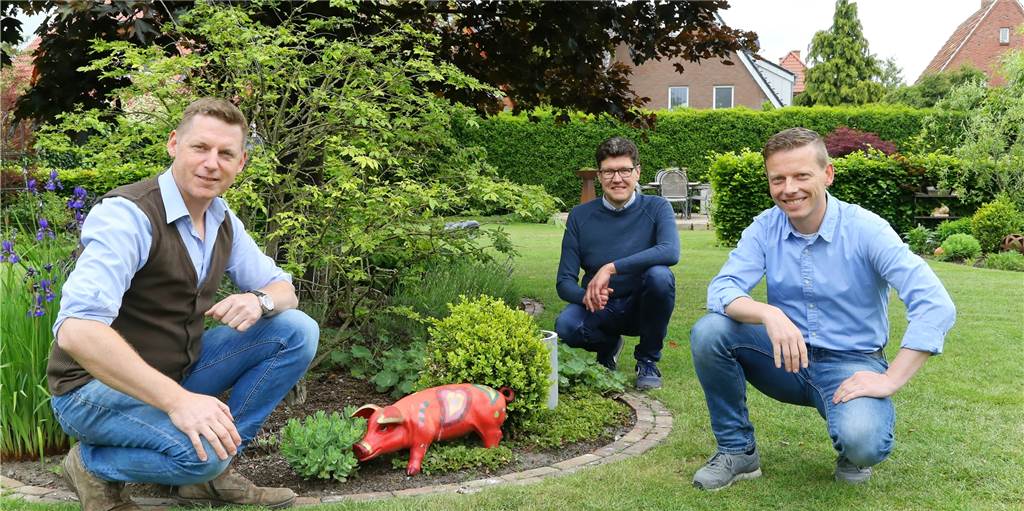 Auch ohne Corona: Alstätter Wirte fürchten um gastronomische Strukturen In der Krise konstruktiv nach vorne schauen: Das wollen Bernd Bredeck, Matin Ellerkamp und Guido Brüggemann (v.l.) vom Wirteverein Alstätte. Ob das rote Glücksschwein dabei hilft, oder das Sparschwein geschlachtet wird, hängt dabei von vielen Faktoren ab.