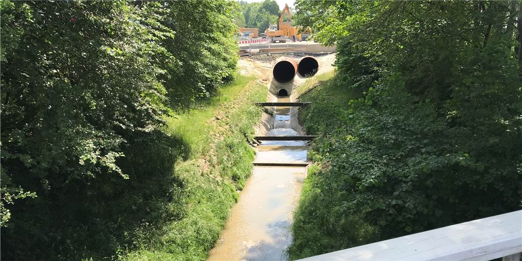Emscher: Der Umbau des Landwehrbachs kostet 55 Millionen Euro Am Westring wird derzeit am Abwasserkanal gearbeitet, in dem ab Ende 2021 das Schmutzwasser aus dem Landwehrbach verschwinden soll.