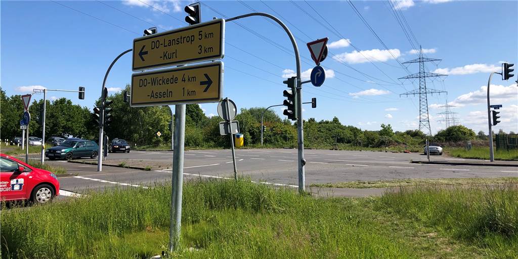 Brackeler Straße: Weiterbau „steigert Aufenthaltsqualität in Ortskernen“ Wer aus Richtung Stadtmitte die Brackeler Straße entlangfährt, steht irgendwann vor der Alternative, entweder nach links Richtung Kurl und Lanstrop oder nach rechts Richtung Asseln und Wickede abzubiegen. Geradeaus geht es nicht weiter.