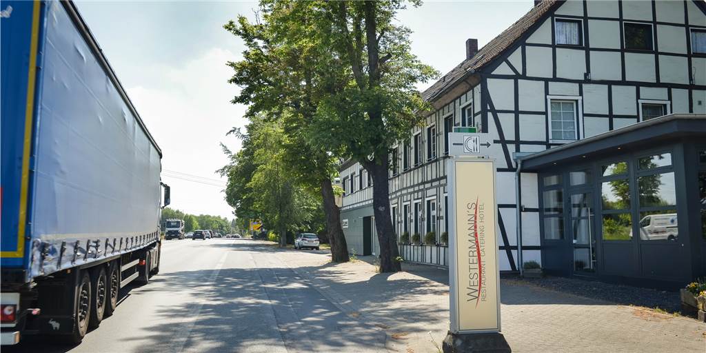 Landesbetrieb Straßen NRW nennt Starttermin für B54-Ausbau in Lünen Zwischen dem Restaurant Westermanns und der B54 soll unter anderem ein neuer Grünstreifen entstehen.