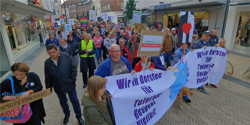 Ratsfraktionen wollen der AfD nicht die Bühne überlassen Rund 500 Dorstener demonstrierten am Dienstag (17.9.2019) für Toleranz, Vielfalt und Respekt.