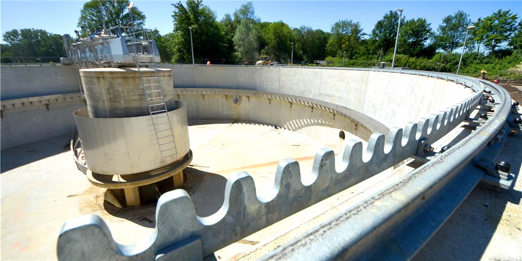 Politiker fühlen sich von neuem Pausenraum am Klärwerk überrumpelt Über vier Millionen Euro sind in das neue Kombibecken im Zentralklärwerk geflossen. Nun sorgt eine weitere Investition in der Anlage für fragende Gesichter bei den Politikern.
