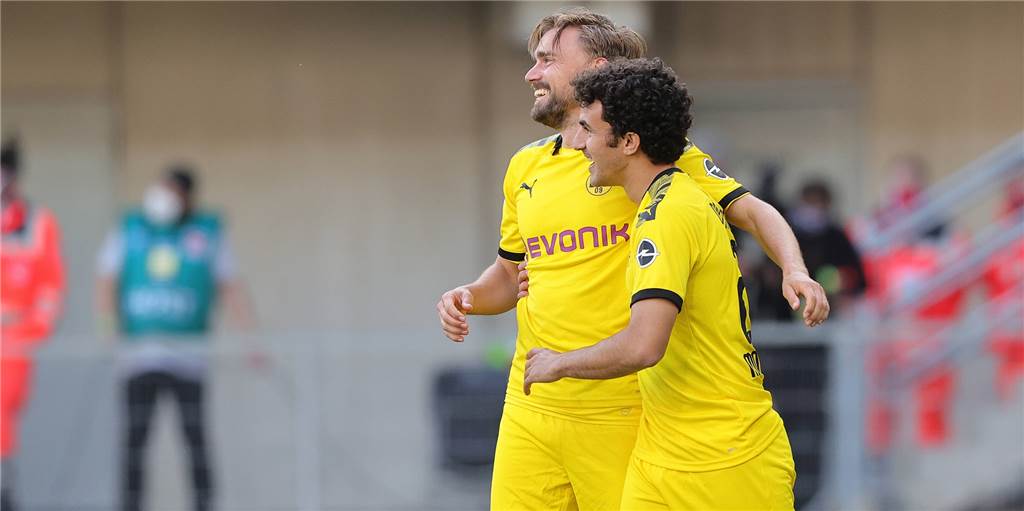 Morey-Debüt mit Verspätung - Lob von BVB-Sportdirektor Zorc Morey-Debüt mit Verspätung - Lob von BVB-Sportdirektor Zorc