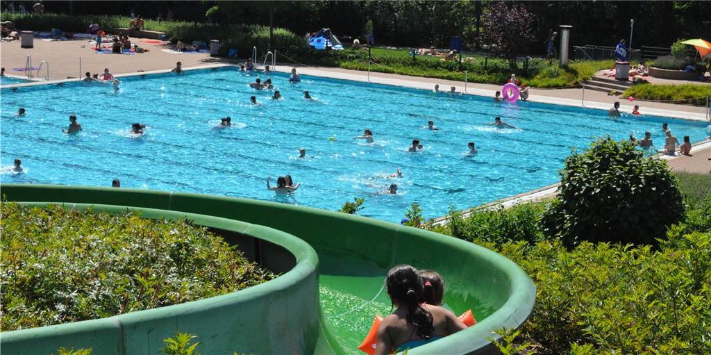 Freibad Cappenberger See öffnet mit Security am Beckenrand: „Wer überholt, muss gehen“ Ein Badevergnügen wie auf diesem Bild wird es im Freibad dieses Jahr nicht geben. Es gibt strenge Regeln.