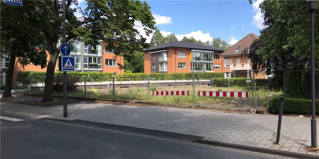 Ex-Mercedes-Fläche: Auf Nachbargrundstück könnte moderne Stadtvilla entstehen Mit dem brach liegenden Grundstück neben der Ex-Mercedes-Fläche in Lünen hat die Eigentümerfirma "keine Eile".
