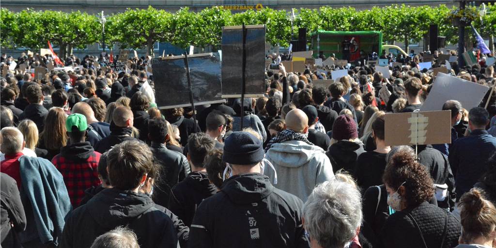 Dicht an dicht standen viele der rund 5000 Teilnehmer der Demo auf dem Hansaplatz.