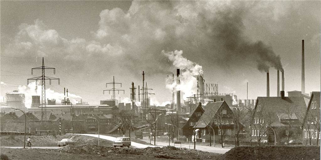 32 Kneipen gab es in Ickern – Schachtmarken sollen sie wiederbeleben Diese Industriekulisse mit Gewerkschaft Victor von der Horststraße aus gesehen gibt einen guten Eindruck von einer Zeit, in der auch die Kneipenkultur ihren Höhepunkt hatte.