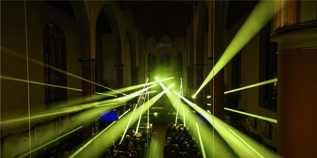 Erler Kultur Sommer: Laser, ein verrückter Eisverkäufer und viel Swing Eine Lasermesse wie in der Silvesterkirche in Erle soll es an Fronleichnam auch beim Erler Kultur Sommer geben.