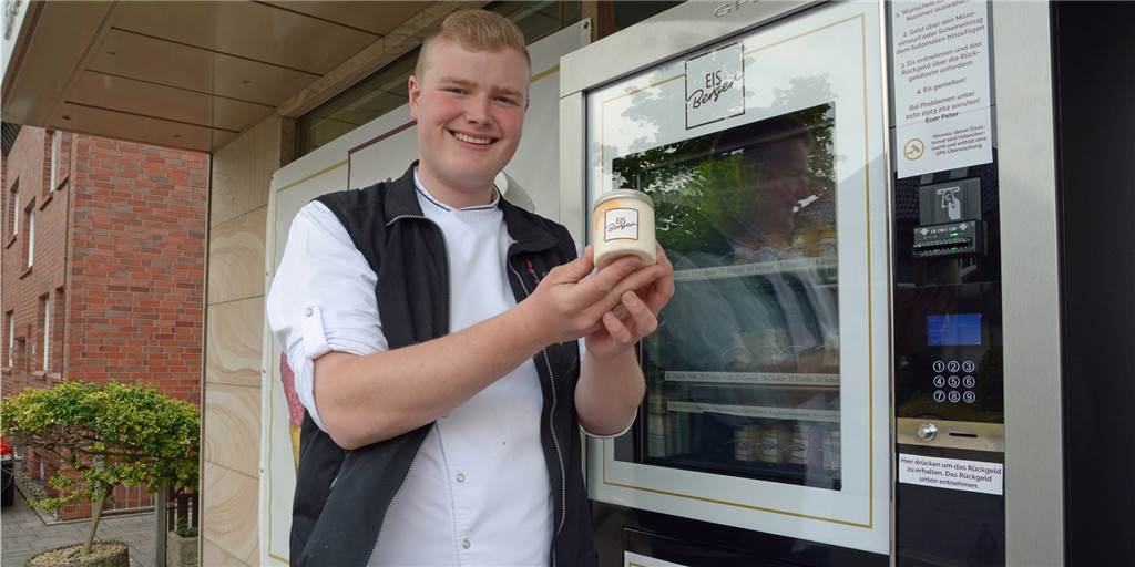 „Peter, du spinnst!“: Peter Telgmann (18) und die Hürden der Selbstständigkeit Peter Telgmann (18) bietet sein selbst hergestelltes Eis nun im Eis-Automaten in Stockum an. Es ist nur eine von vielen Ideen, die der Jungunternehmer aus Werne rund um sein Speise-Eis hat. Der Weg in die Selbstständigkeit war kein leichter, wie der 18-Jährige erklärt.