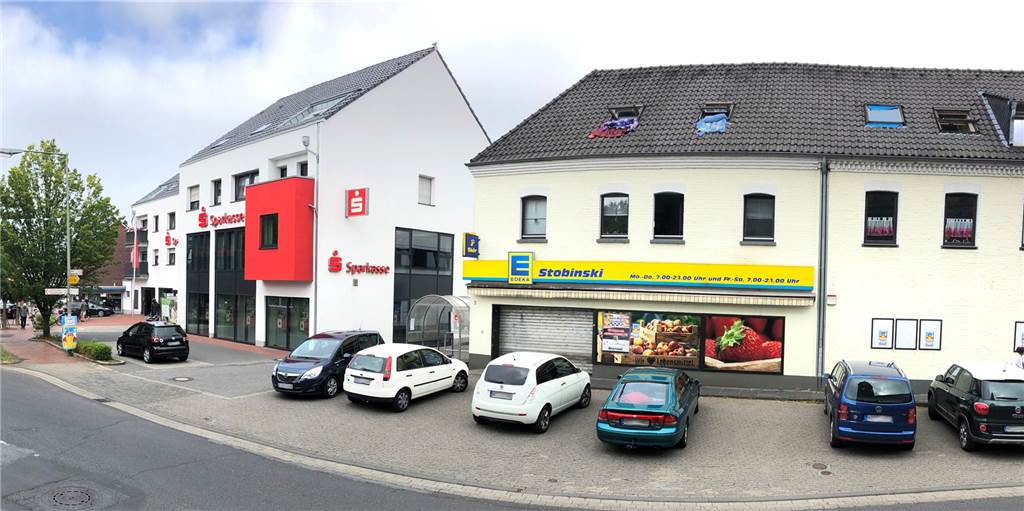 Ehemaliger Edeka-Markt bekommt einen Nachfolger An den ehemaligen Edeka-Standort an der Erler Straße soll sich wieder ein Supermarkt ansiedeln. Das Archiv-Bild zeigt die Situation, bevor „Die 2 Zens“ die Marktfläche zur Ausstellung von Fahrrädern nutzten.