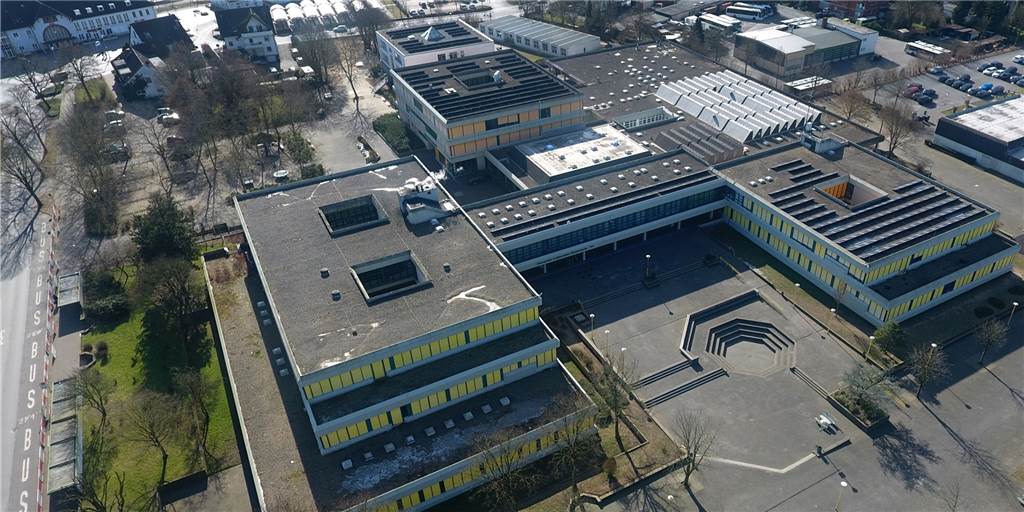 Digitalisierung der Halterner Schulen soll drei Millionen Euro kosten Zwei Schulen, ein Standort - das macht die Verkabelung des Schulzentrums in Haltern einfacher.