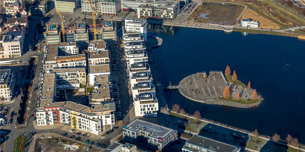 Ordnungskräfte gehen gegen Tuner- und Poser-Szene am Phoenix-See vor Einmal um den Block, über Hörder-Bach-Allee, Phoenixseestraße und Am Kai, führen die Rennen oder Show-Fahrten am Phoenix-See.