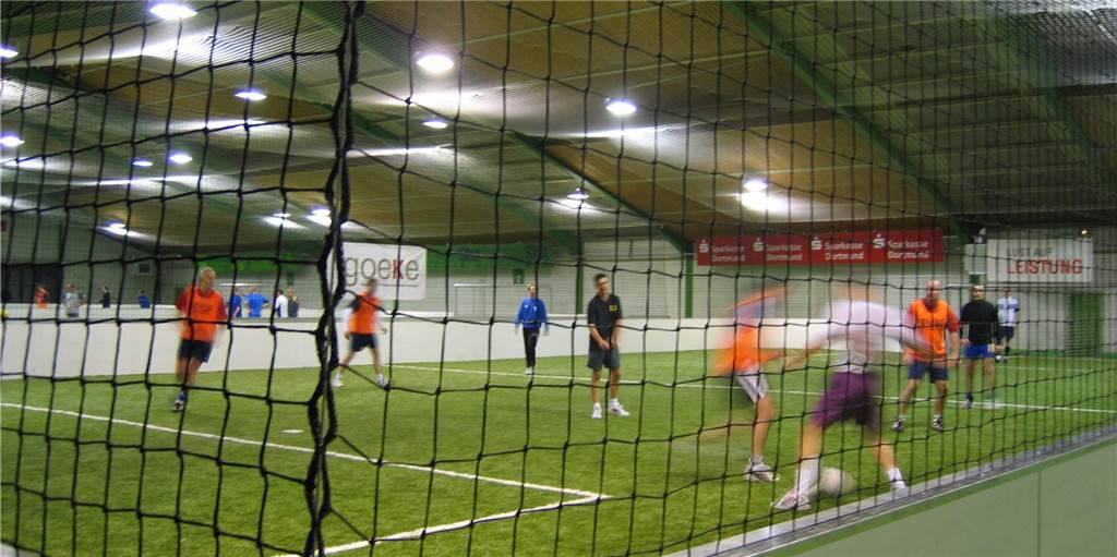 Lockerungen: In Dortmunds Fußballhallen rollt ab Montag wieder der Ball In den Dortmunder Soccerhallen darf der Ball ab 15. Juni wieder rollen.