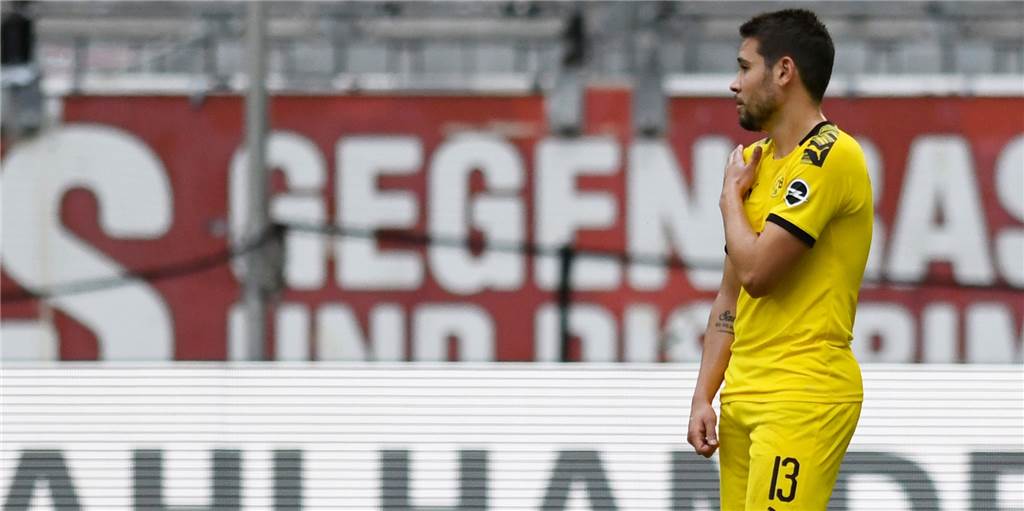 Absurde Handspiel-Regeln: Ärger der BVB-Bosse ist verständlich Absurde Handspiel-Regeln: Ärger der BVB-Bosse ist verständlich
