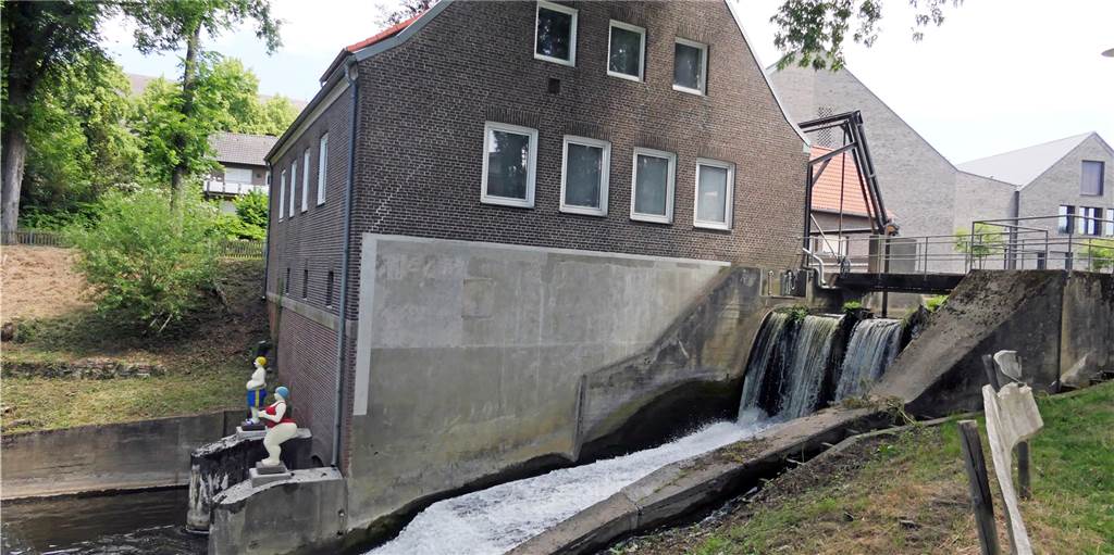 Weil das Projekt nicht pünktlich fertig wird: Aus für den „Berkelbalkon“ Das Gelände rund um das Berkelkraftwerk sollte mit Hilfe von Landeszuschüssen von über halben Million Euro als "Berkelterrasse" gestaltet werden. Weil kein Zuschuss mehr fließt, muss nun eine abgespeckte Version für die Verschönerung her.