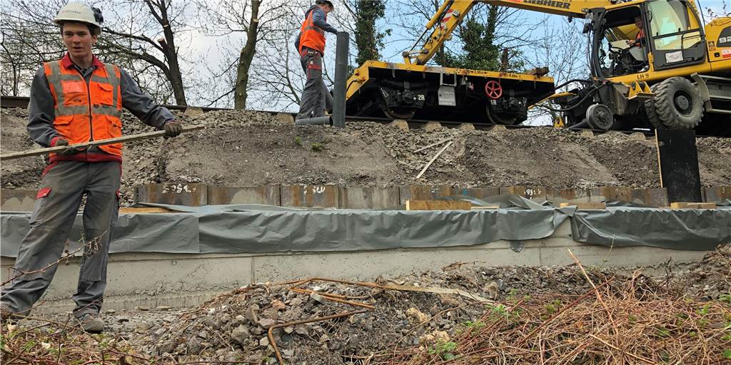 Bahndamm-Sanierung dauert Monate länger als geplant Bahndamm-Sanierung dauert Monate länger als geplant