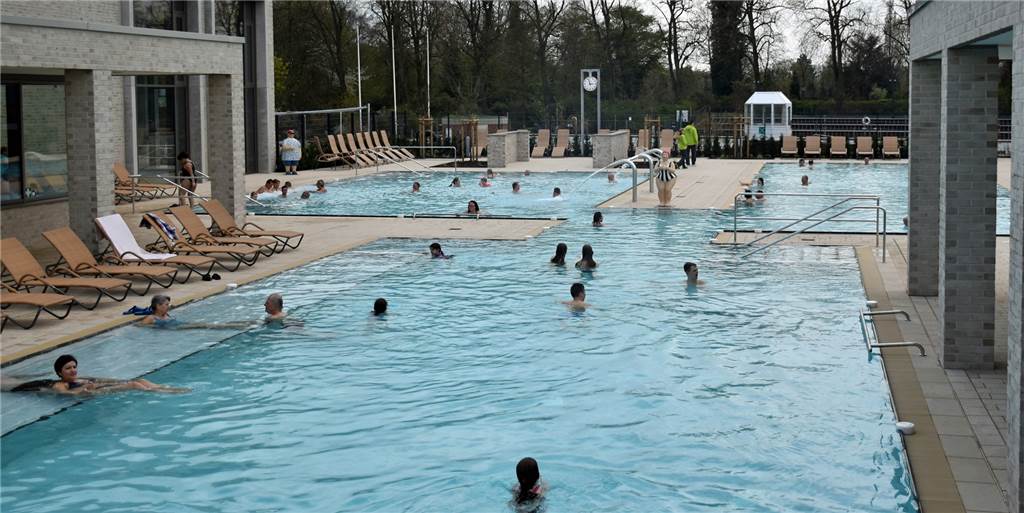Solebad in Werne öffnet weitere Bereiche: Rutschen und Saunieren bald wieder möglich Auch das Solebecken im Werner Solebad wird bald wieder geöffnet. Zunächst können Besucher aber wieder das Familien- und Sportbad mit Kleinkindbecken und Rutsche nutzen. Natürlich unter besonderen Corona-Regeln.