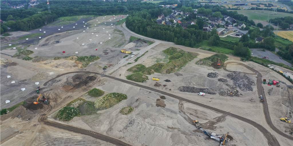 Hagedorn: Zahlreiche Interessenten für Kraftwerk-Knepper-Gelände Auf dem Gelände des ehemaligen Kraftwerks Knepper in Castrop-Rauxel und Dortmund laufen die Arbeiten an der Erstellung des Bodenplanung, so Fachmann Rick Mädel.