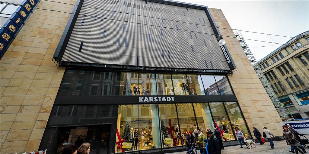 „Eine Katastrophe“ - Entsetzen nach Karstadt-Kaufhof-Schock in Dortmund Das Karstadt-Haupthaus soll geschlossen werden - die Renovierung inklusive neuer Fassade ist noch keine drei Jahre her (Archivbild).
