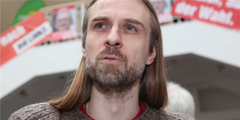 Utz Kowalewski: Der linke OB-Kandidat brachte den Envio-Skandal ins Rollen Utz Kowalewski ist Oberbürgermeisterkandidat seiner Fraktion für die kommende Kommunalwahl in Dortmund.