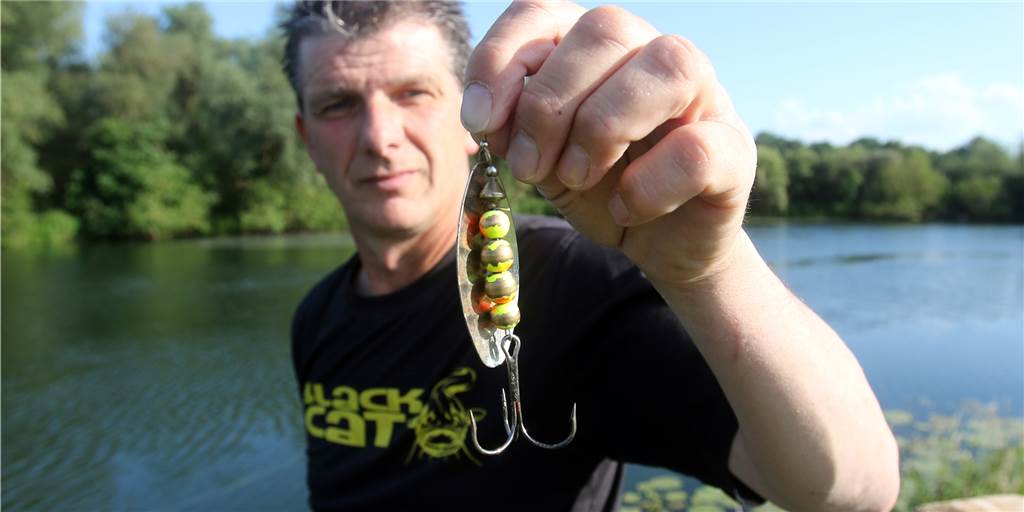 Dieser Drillingshaken hat Ralf Moschkau (48) schon viel Glück beim Fischen gebracht.