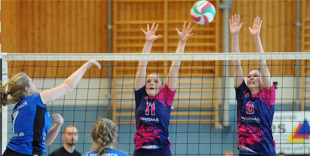 VfL Ahaus plant Saison: Neue Gegner, neue Mitspielerinnen und eine Hürde Während Laura Harpering (r.) den VfL verlassen hat, kehrt Karlotta Wigger (M.) ins Team zurück.