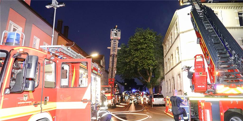 Das zehnte Feuer: Kellerbrand-Serie geht in die nächste Runde Die Feuerwehr musste seit März zu zehn Kellerbränden ausrücken.