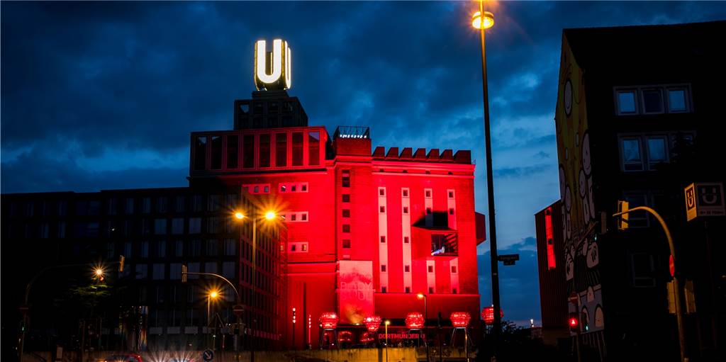 Night of Light: Gebäude in Dortmund für ernsten Zweck rot angestrahlt Zur Night of Lights ist unter anderem das Dortmunder U rot angestrahlt worden.